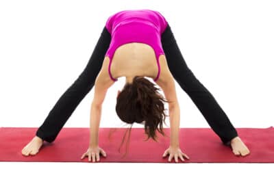 Postura del profondo allungamento con piedi divaricati – Yoga
